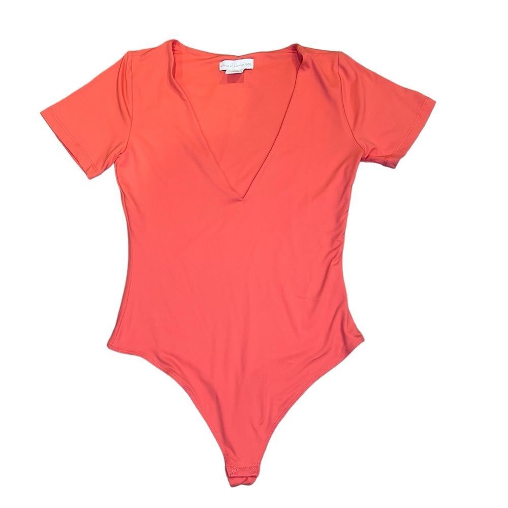 Revolve House Of Harlowe 1960 Orange Coral V Neck Plunge Short Sleeve Bodysuit - Picture 4 of 9